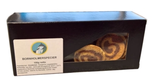 Sort æske m. hvid label. Indholdet ligner tynde kanelsnegle.