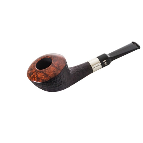 En pibe m. mildt mønster på pibehoveds sider og en blankpoleret top. Piben er af rødt og sort træ m. stort pibehoved, afrundet former. Der sidder en smuk sølvring mellem pibe og sort mundstykke.